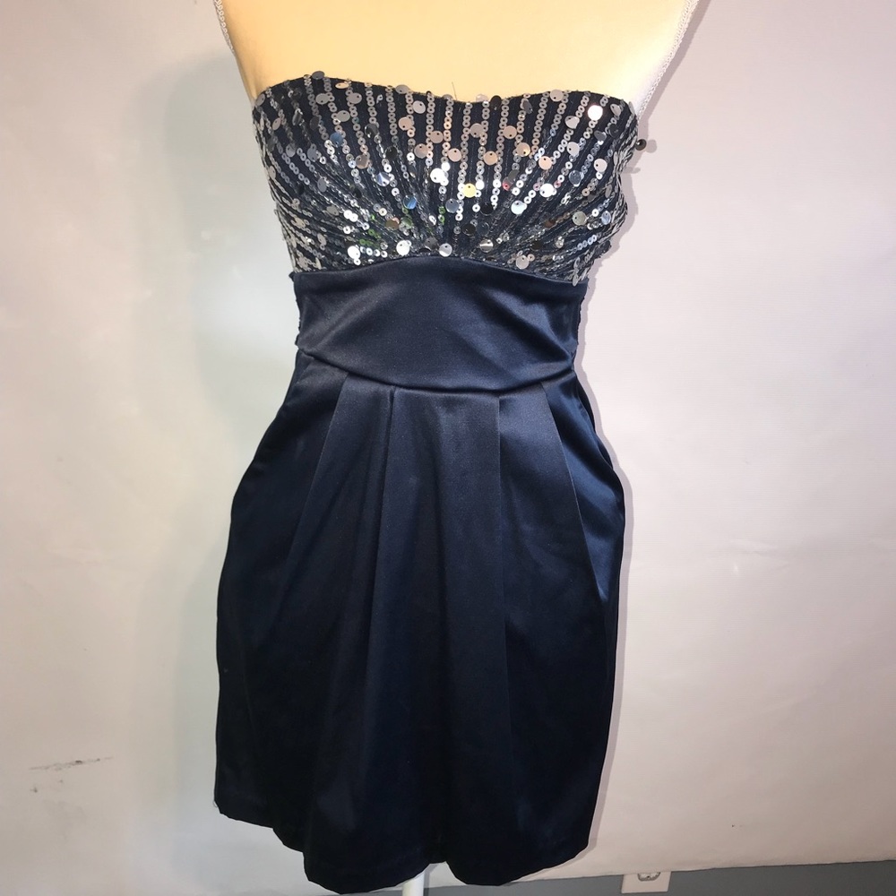 3/$25 Windsor size 3 emperor waist dress  sequin